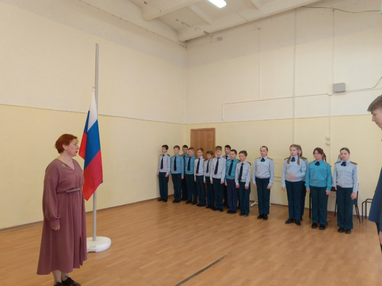 Линейка дежурных классов.