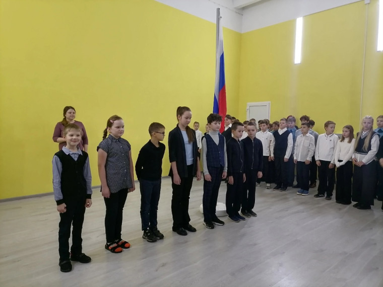Линейка дежурных классов.