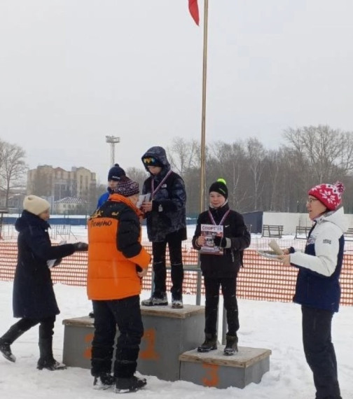 Командные соревнования по лыжным гонкам.