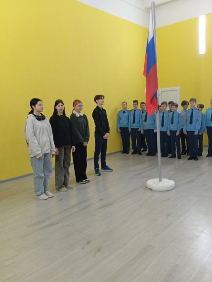 Линейка дежурных классов.